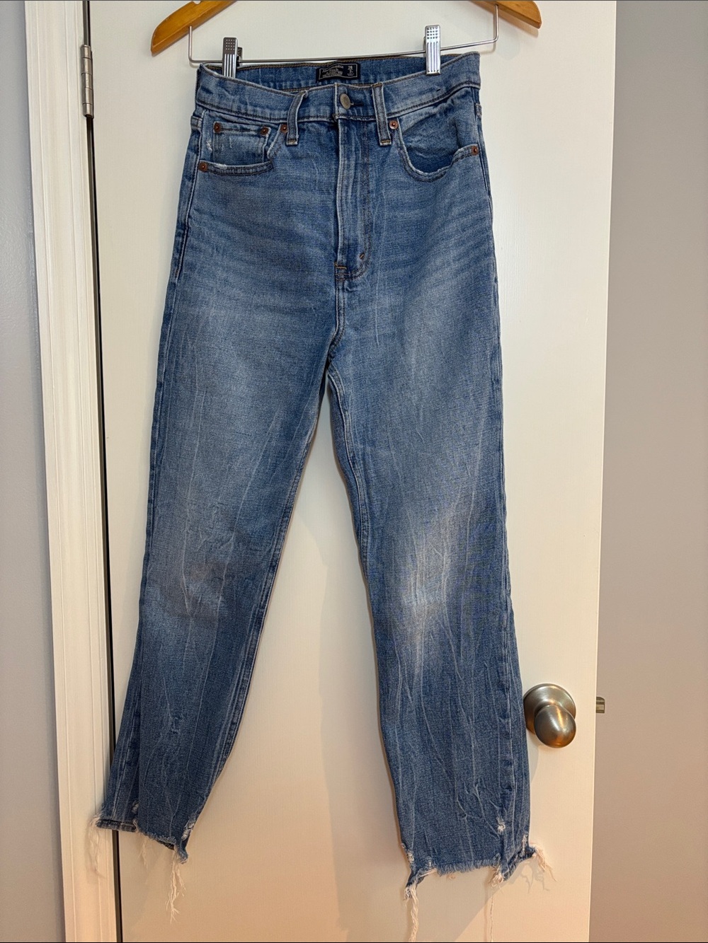 Abercrombie & Fitch Blue Cropped Frayed-Hem Jeans